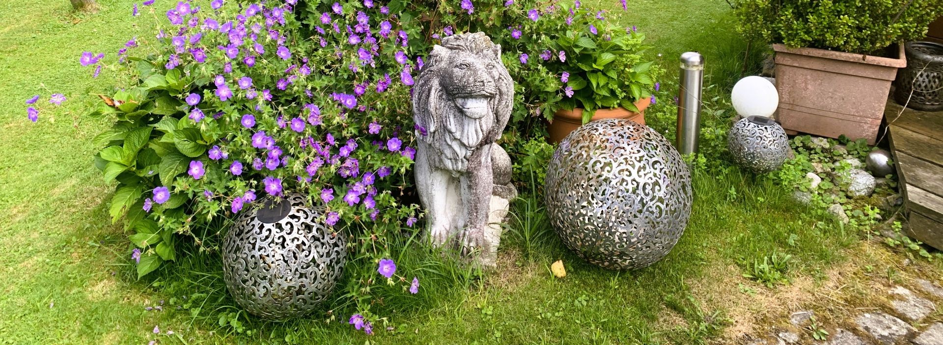 Gartendeko mit Löwe